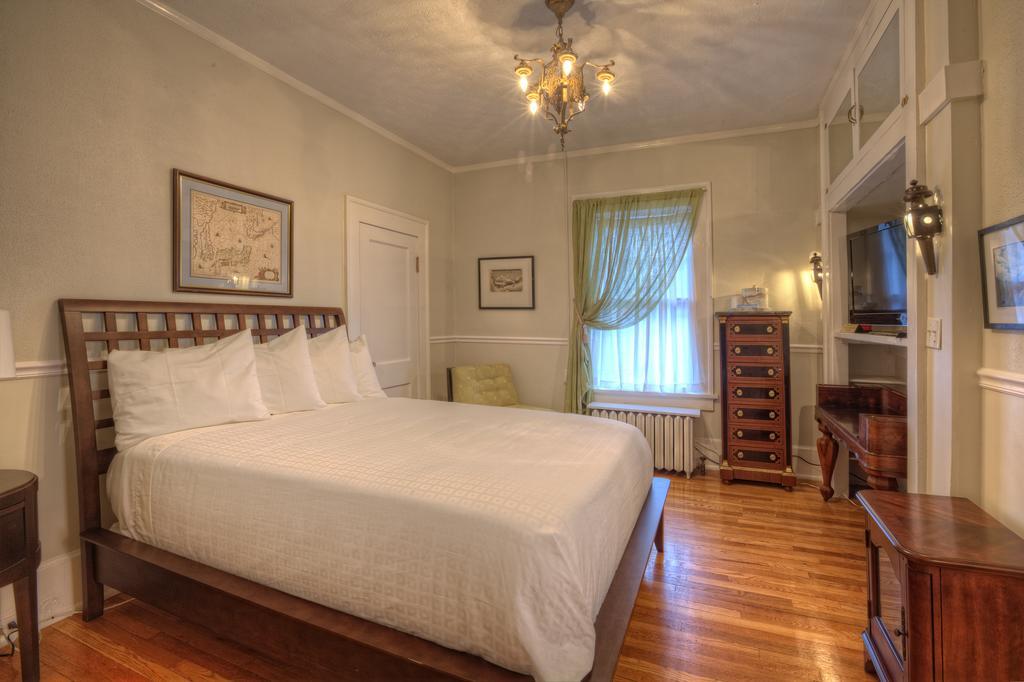 Bluefield Inn, A Select Registry Propery الغرفة الصورة